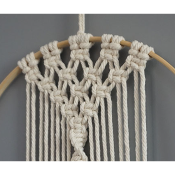 Macrame de pared decorativa colgando